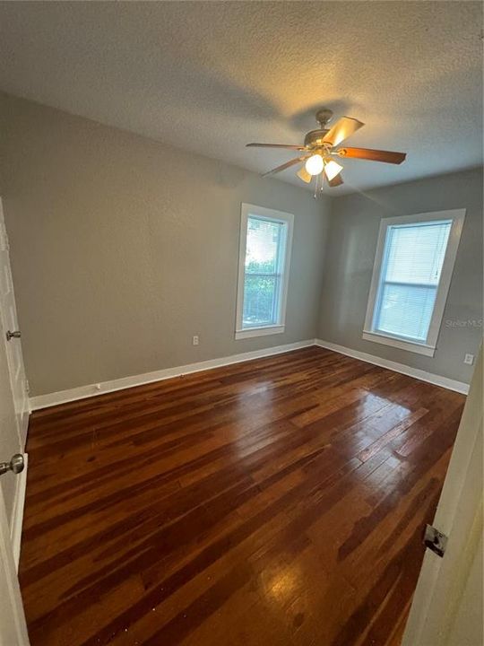 For Rent: $1,900 (3 beds, 2 baths, 1424 Square Feet)