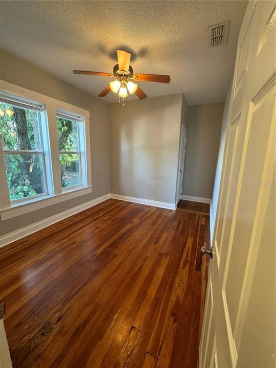 For Rent: $1,900 (3 beds, 2 baths, 1424 Square Feet)