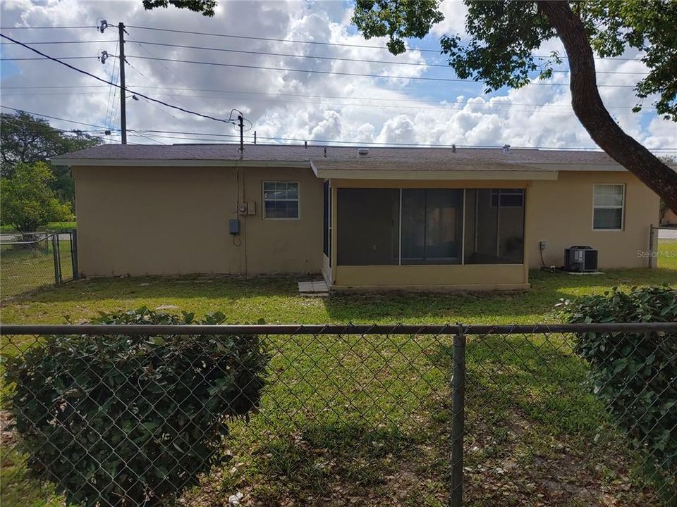 For Rent: $1,550 (2 beds, 1 baths, 816 Square Feet)