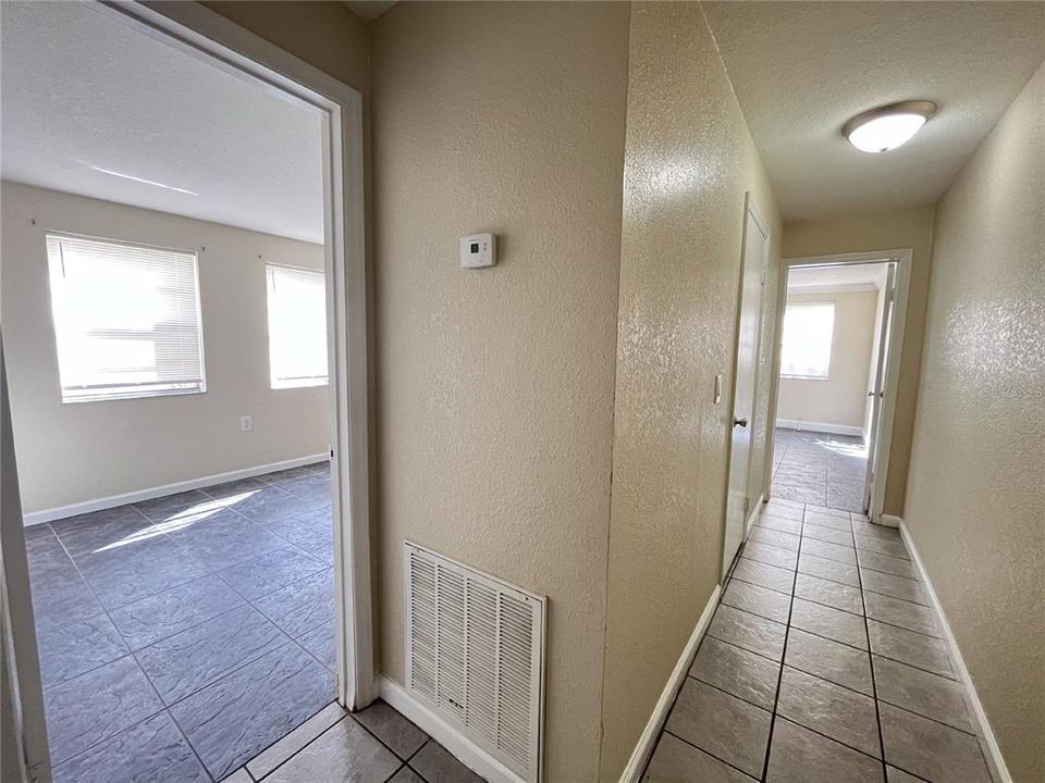 For Rent: $1,190 (2 beds, 1 baths, 983 Square Feet)