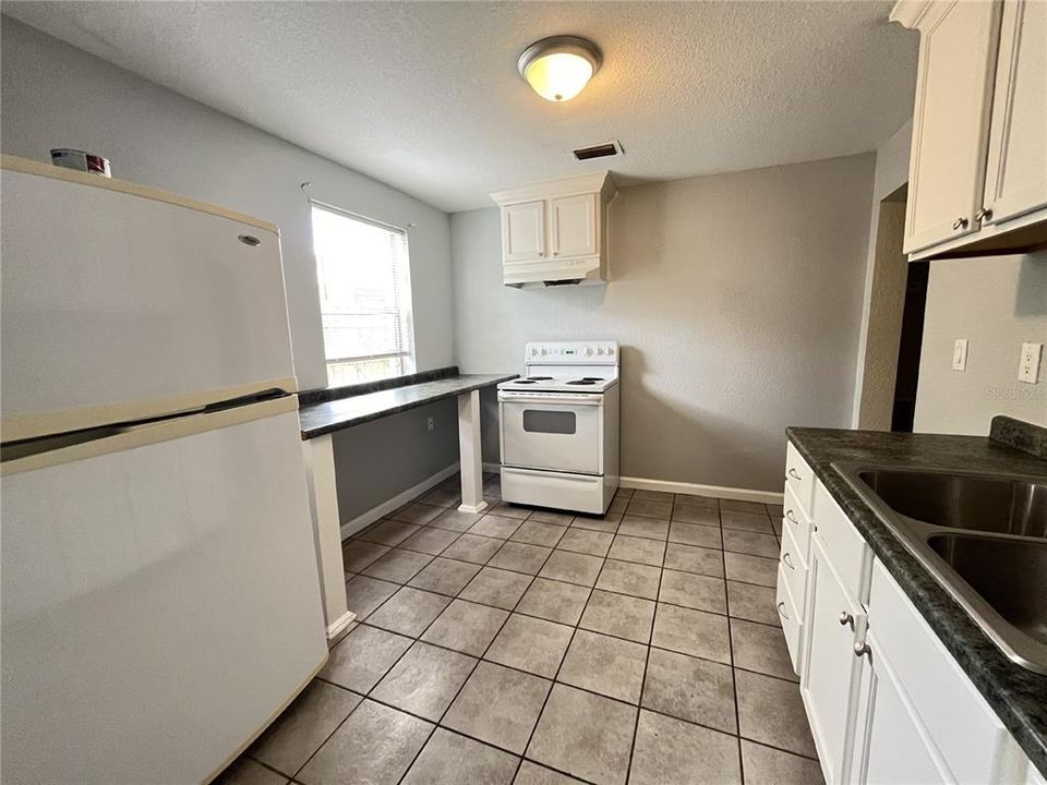 For Rent: $1,190 (2 beds, 1 baths, 983 Square Feet)