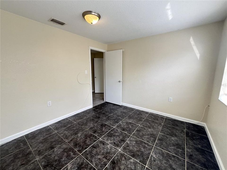 For Rent: $1,190 (2 beds, 1 baths, 983 Square Feet)