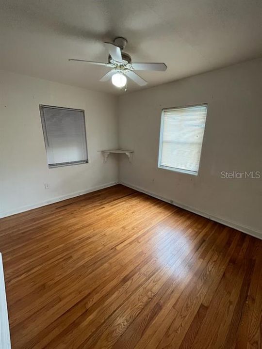 For Sale: $325,000 (2 beds, 1 baths, 877 Square Feet)