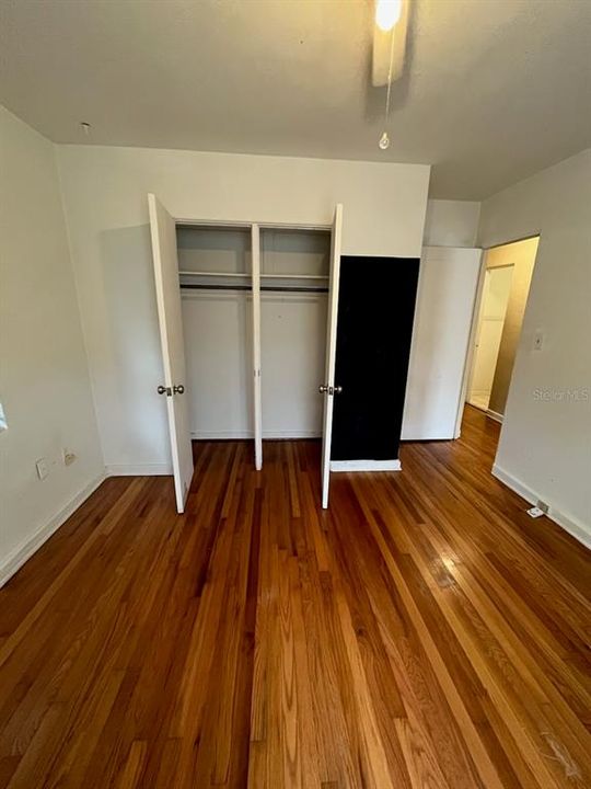 For Sale: $325,000 (2 beds, 1 baths, 877 Square Feet)