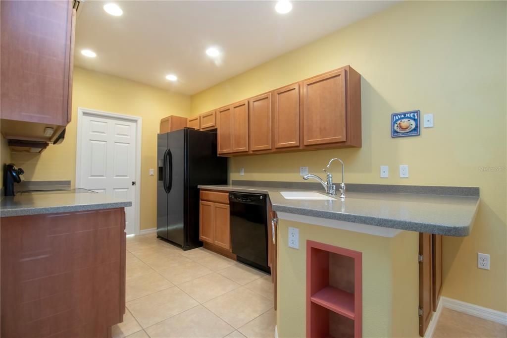 For Rent: $2,350 (3 beds, 2 baths, 1661 Square Feet)