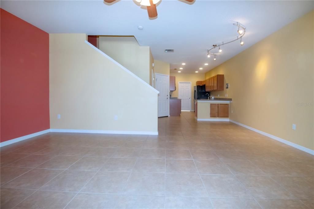 For Rent: $2,350 (3 beds, 2 baths, 1661 Square Feet)