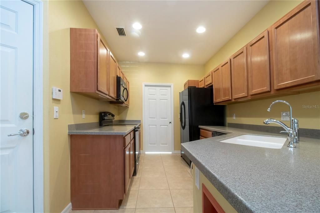 For Rent: $2,350 (3 beds, 2 baths, 1661 Square Feet)