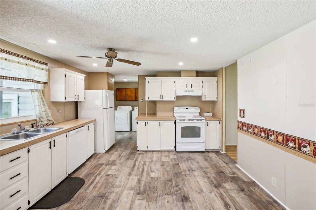 For Sale: $249,900 (3 beds, 2 baths, 1352 Square Feet)