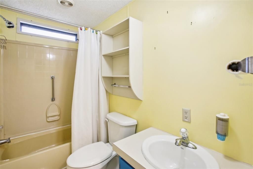 For Sale: $249,900 (3 beds, 2 baths, 1352 Square Feet)