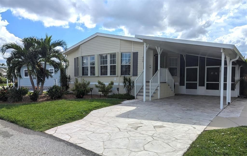 979 LARGE DRIVEWAY W/GOLF CART PATH