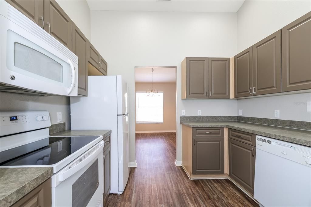 For Rent: $1,585 (3 beds, 2 baths, 1563 Square Feet)