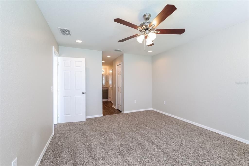 For Rent: $1,585 (3 beds, 2 baths, 1563 Square Feet)