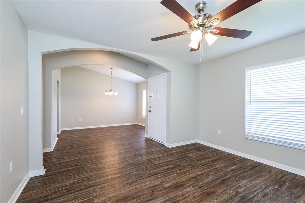 For Rent: $1,585 (3 beds, 2 baths, 1563 Square Feet)