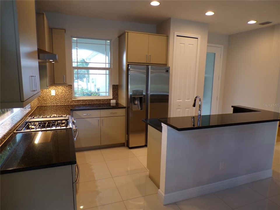 For Sale: $449,000 (2 beds, 2 baths, 1426 Square Feet)