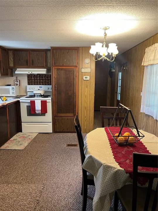 For Sale: $149,500 (2 beds, 2 baths, 720 Square Feet)