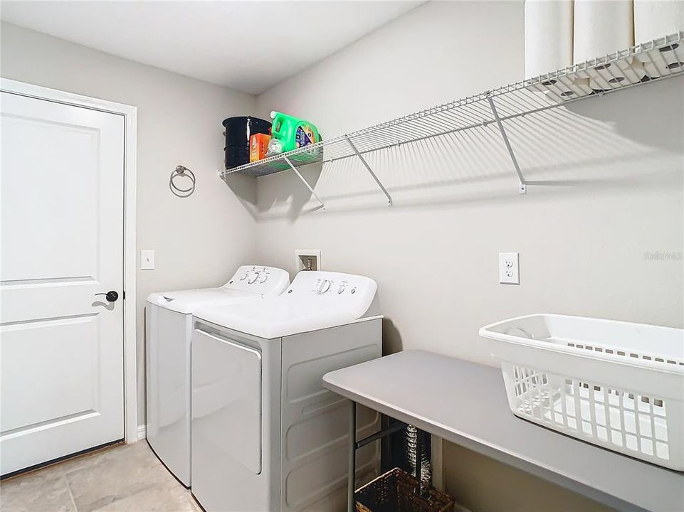 For Sale: $324,900 (3 beds, 2 baths, 1561 Square Feet)