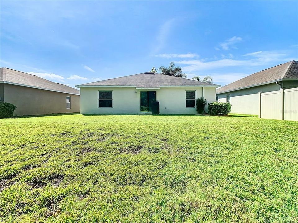 For Sale: $324,900 (3 beds, 2 baths, 1561 Square Feet)