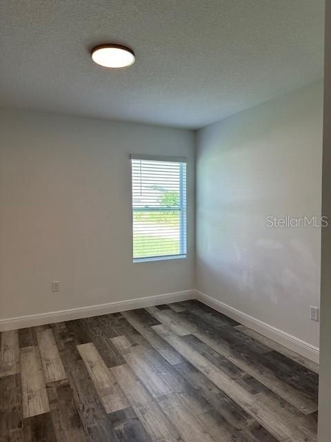 For Rent: $1,600 (3 beds, 2 baths, 1215 Square Feet)