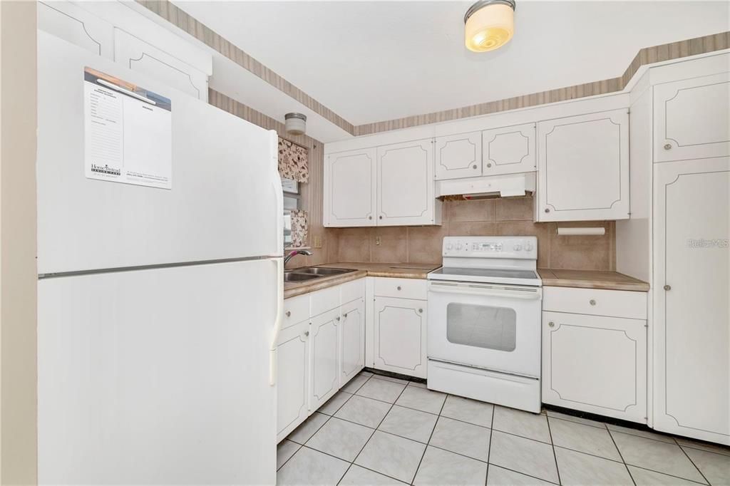 For Sale: $120,000 (2 beds, 2 baths, 1063 Square Feet)