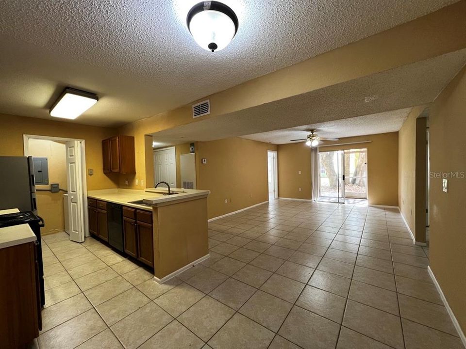 For Rent: $2,100 (3 beds, 3 baths, 1389 Square Feet)