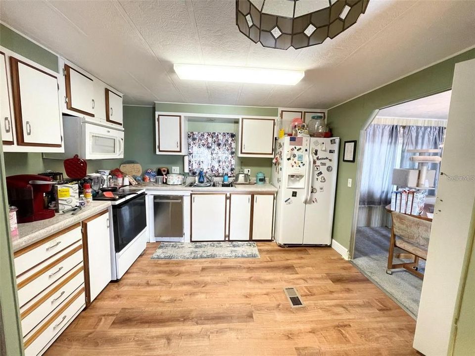 For Sale: $118,000 (3 beds, 2 baths, 1344 Square Feet)