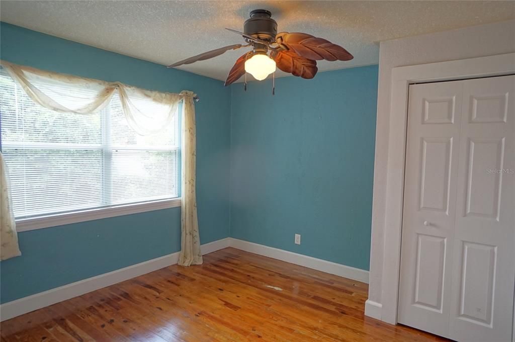 For Rent: $2,100 (3 beds, 2 baths, 1275 Square Feet)