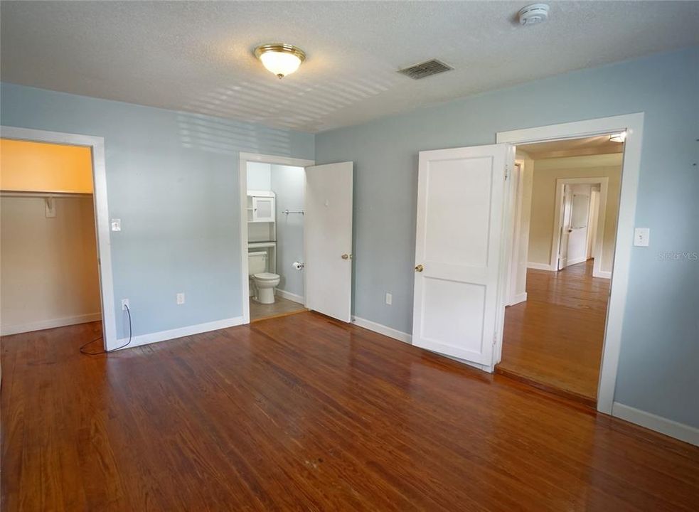 For Rent: $2,100 (3 beds, 2 baths, 1275 Square Feet)