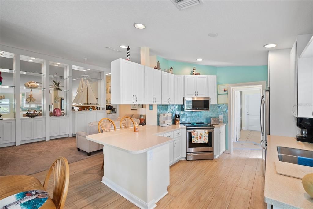 Dining area to kitchen