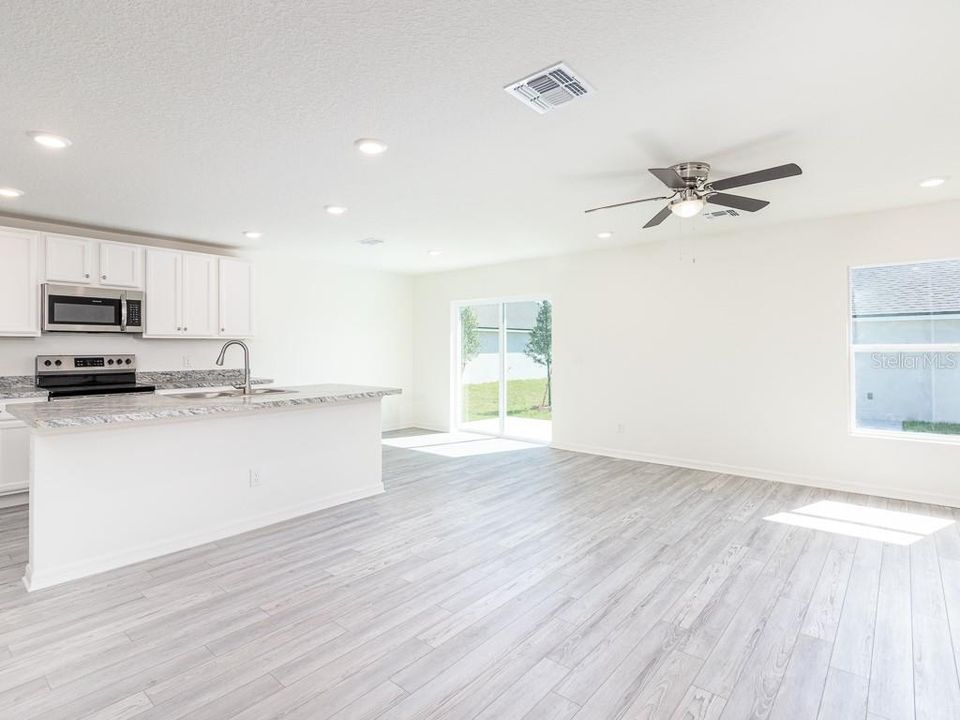 For Sale: $287,900 (3 beds, 2 baths, 1347 Square Feet)