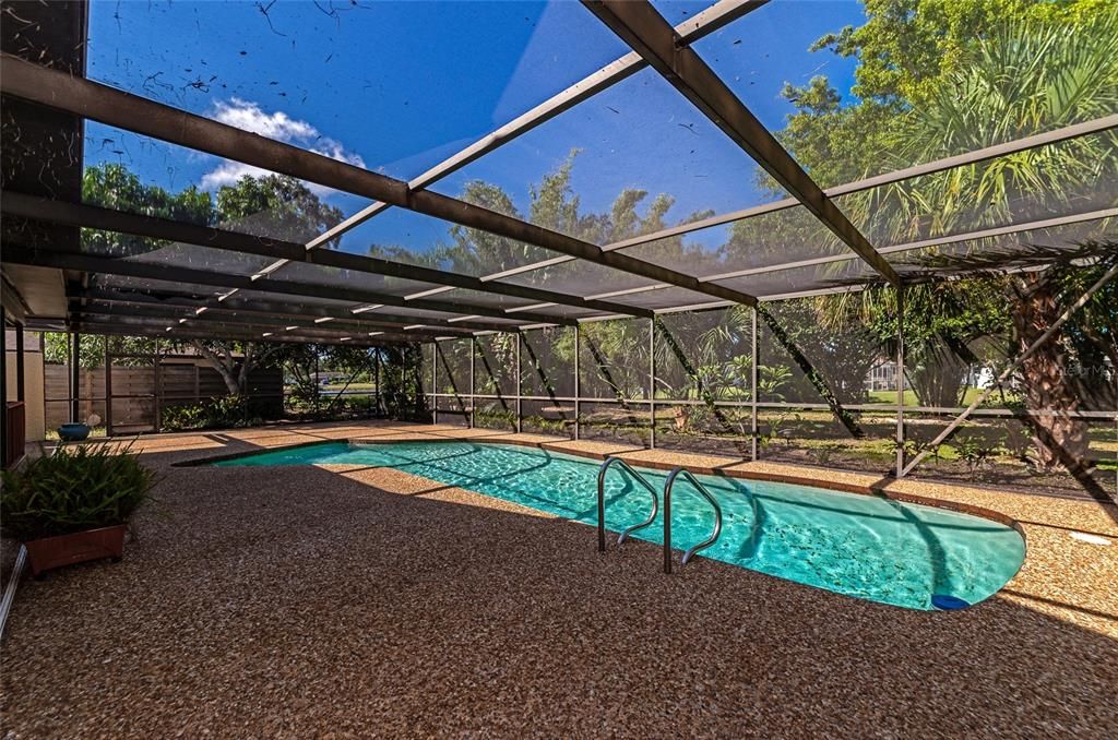 Full Pool and Lanai