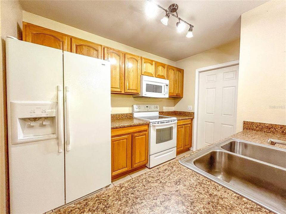 For Rent: $1,950 (4 beds, 2 baths, 1314 Square Feet)