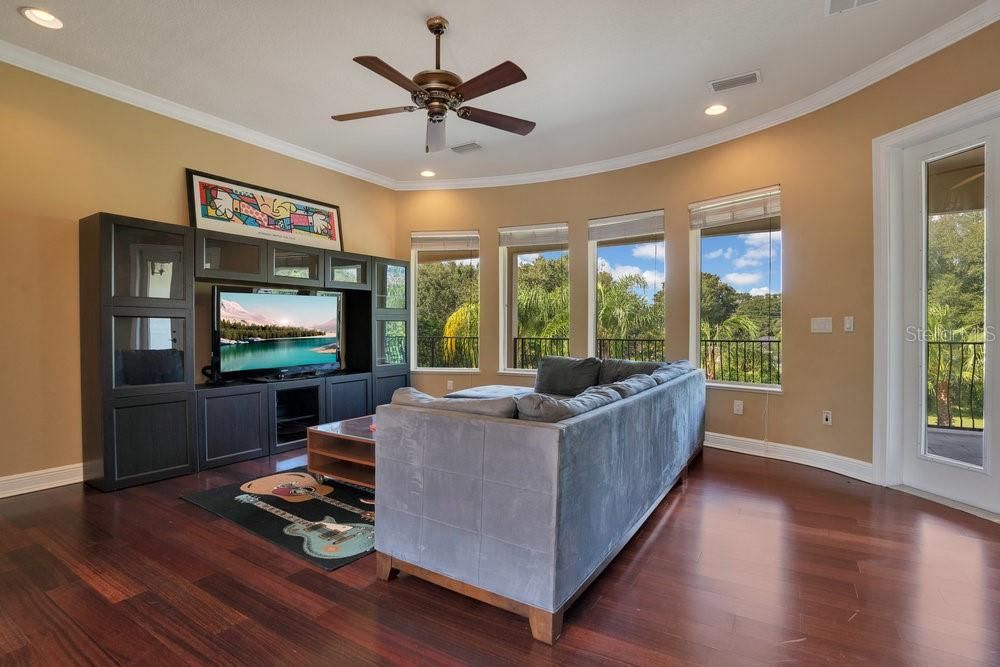 Loft Sitting area opens to the deck