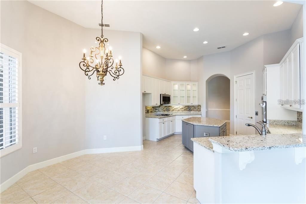 Breakfast room and breakfast bar