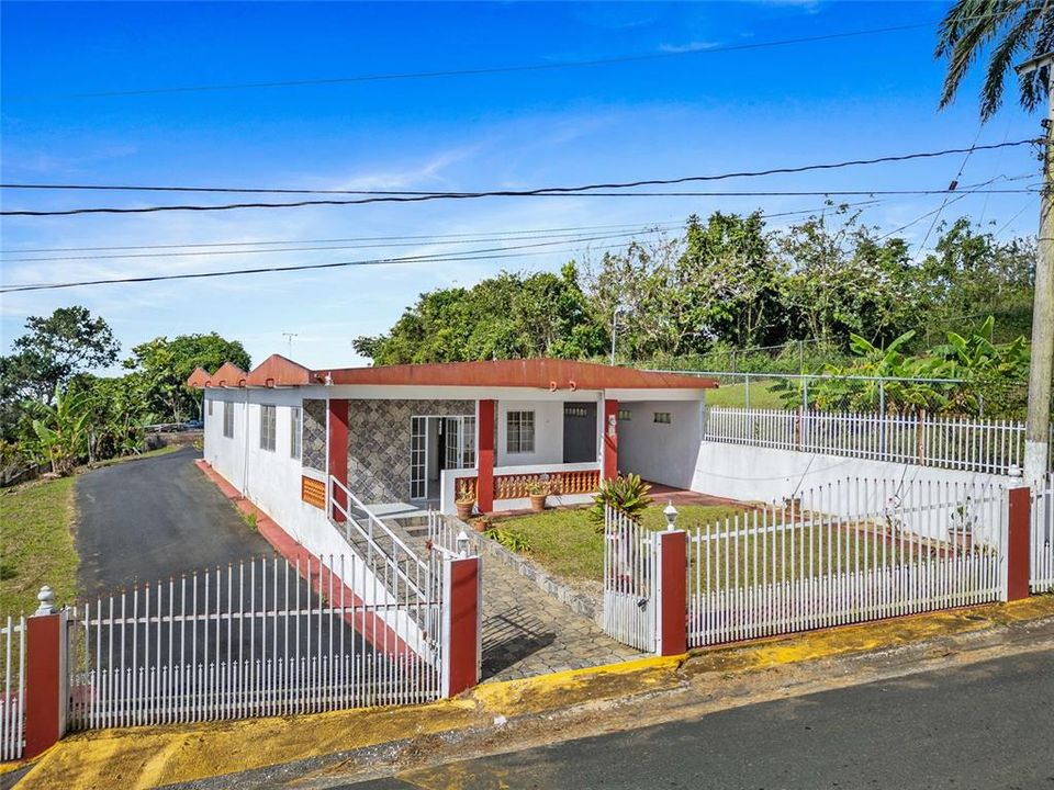 Vendido Recientemente: $195,000 (3 camas, 2 baños, 1150 Pies cuadrados)