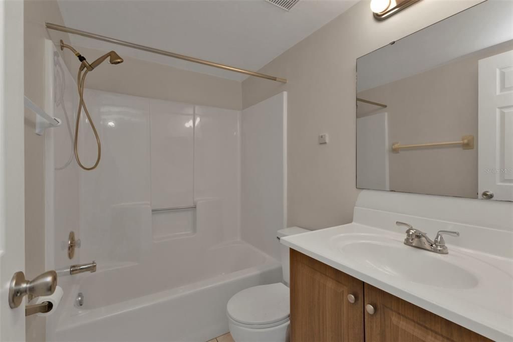 For Sale: $165,000 (2 beds, 2 baths, 897 Square Feet)