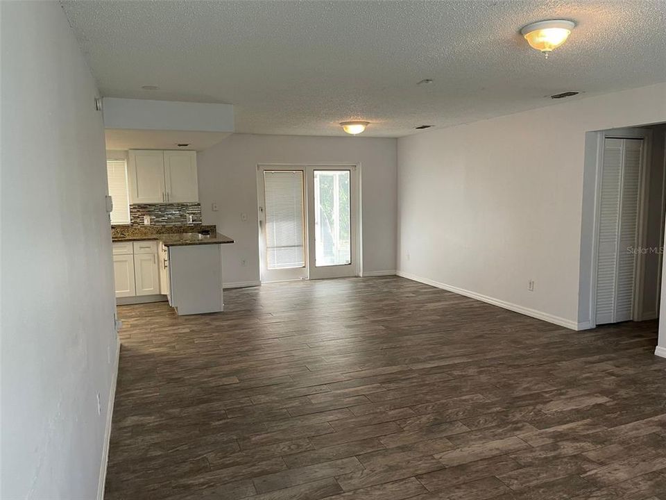 For Rent: $1,800 (3 beds, 2 baths, 1236 Square Feet)