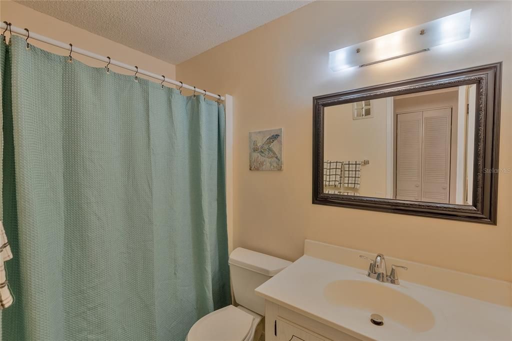 For Sale: $119,900 (1 beds, 1 baths, 745 Square Feet)