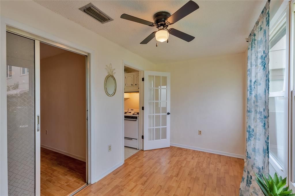 For Sale: $119,900 (1 beds, 1 baths, 745 Square Feet)