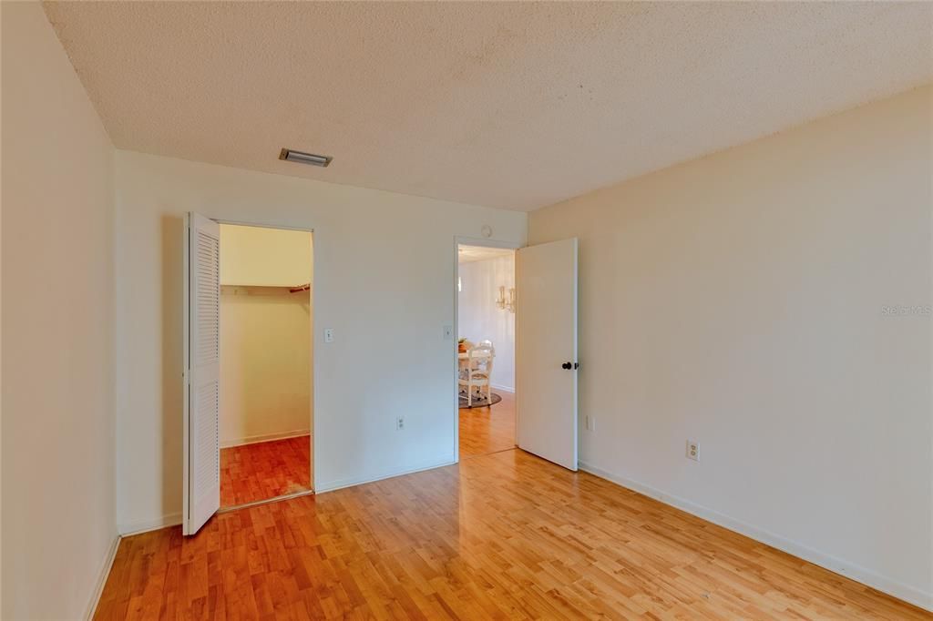 For Sale: $119,900 (1 beds, 1 baths, 745 Square Feet)