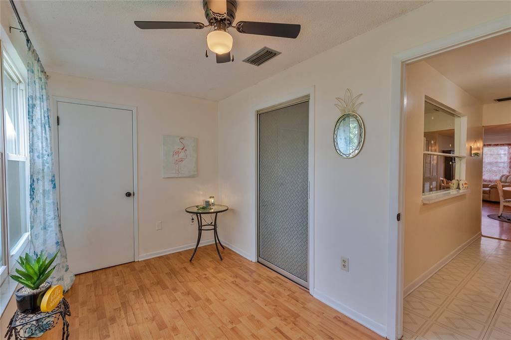 For Sale: $119,900 (1 beds, 1 baths, 745 Square Feet)