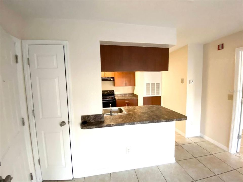 For Rent: $1,400 (1 beds, 1 baths, 583 Square Feet)