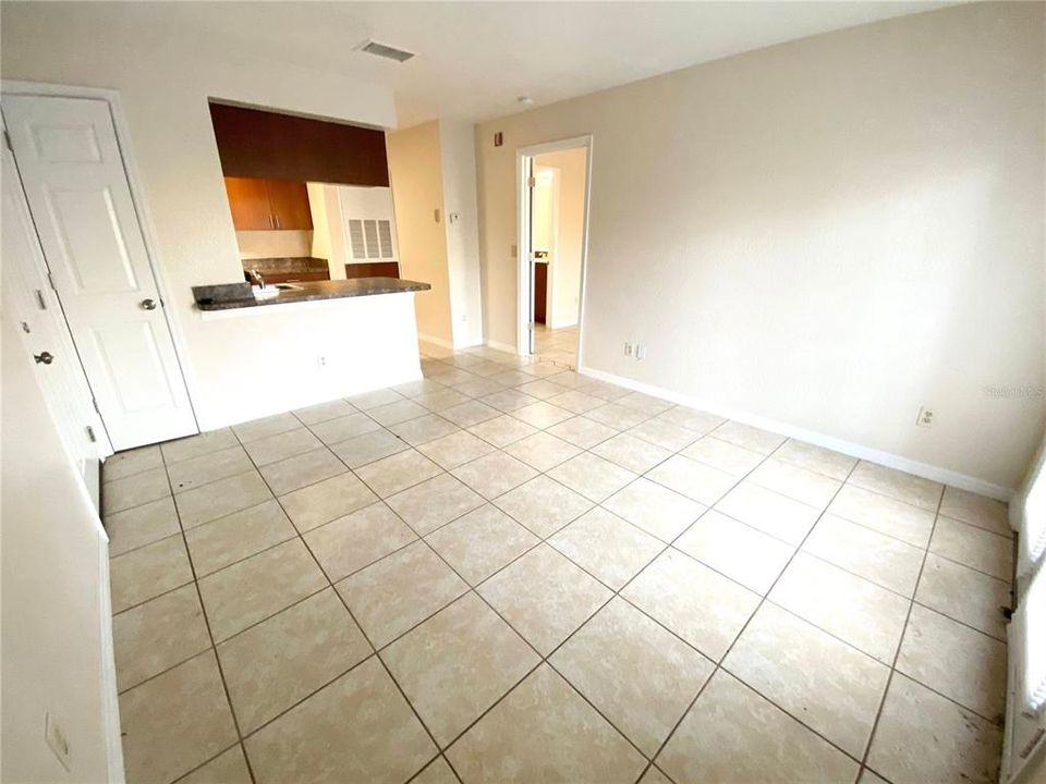 For Rent: $1,400 (1 beds, 1 baths, 583 Square Feet)