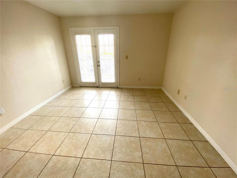 For Rent: $1,400 (1 beds, 1 baths, 583 Square Feet)