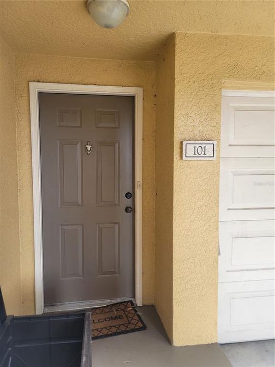 For Rent: $1,900 (2 beds, 2 baths, 1361 Square Feet)