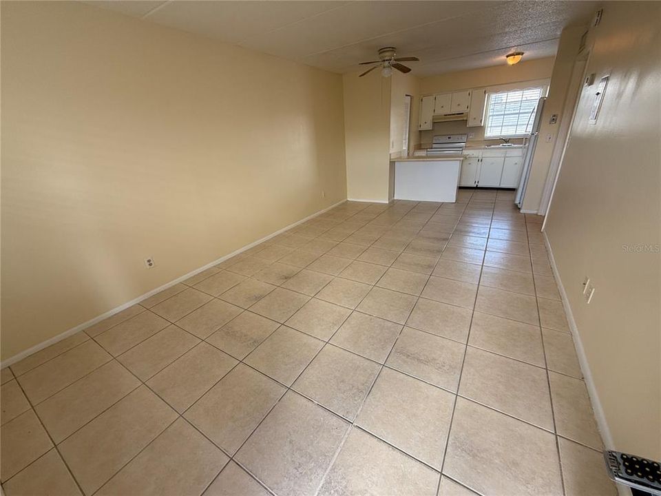 For Rent: $1,100 (1 beds, 1 baths, 624 Square Feet)