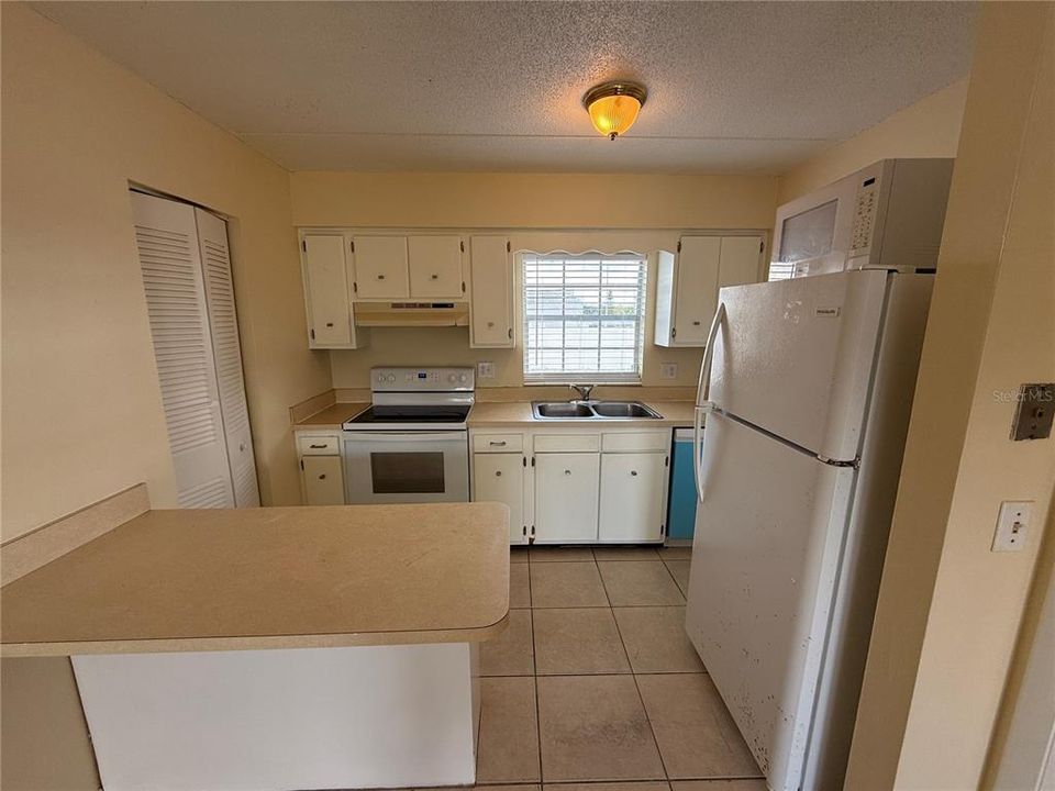 For Rent: $1,100 (1 beds, 1 baths, 624 Square Feet)