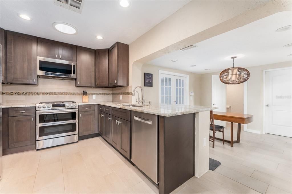 For Sale: $675,000 (2 beds, 1 baths, 1066 Square Feet)