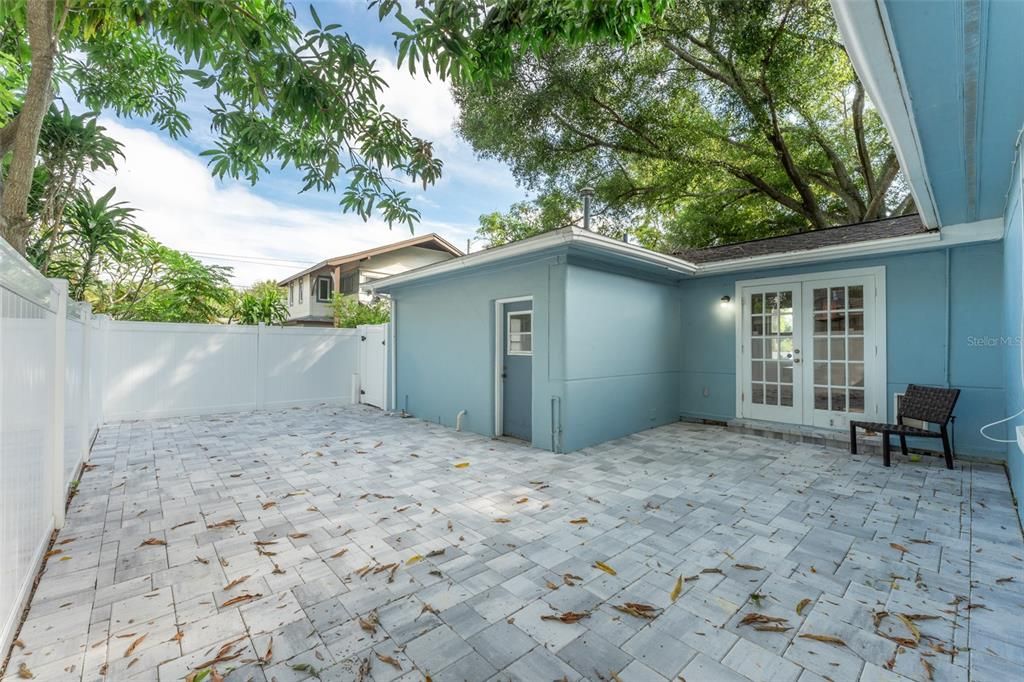 For Sale: $675,000 (2 beds, 1 baths, 1066 Square Feet)