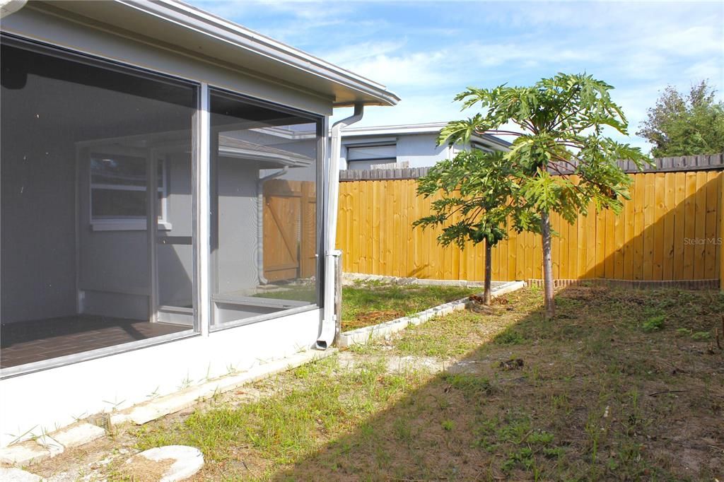 SCREENED BACK LANAI