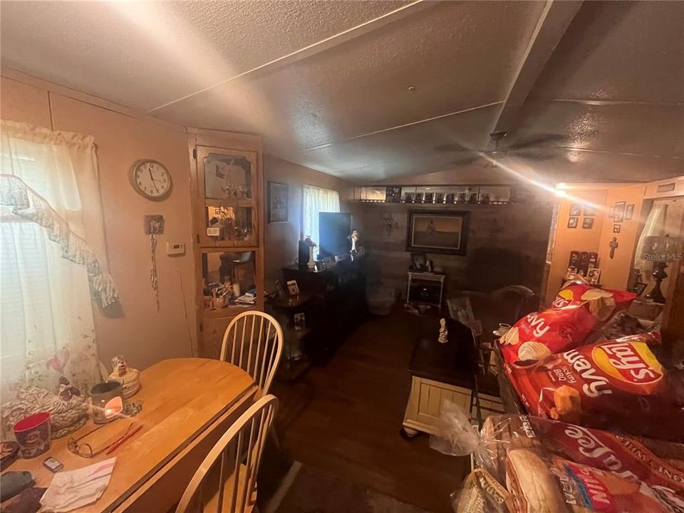 For Sale: $119,900 (2 beds, 2 baths, 784 Square Feet)